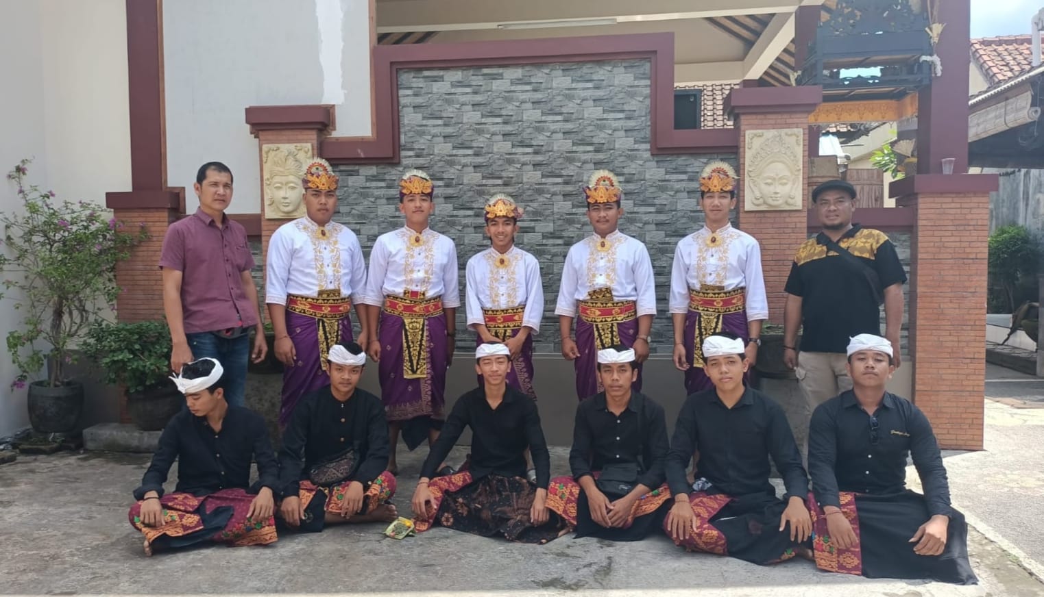 Juara 2 dan Juara 3 dalam Lomba Kendang dan Reong Berpasangan se-Bali serangkaian Sabharatha Festival oleh St. Satya Bhakti Wiratama